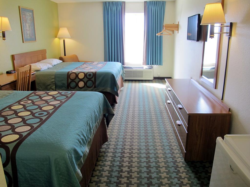 Super 8 By Wyndham Cloverdale In Habitación foto