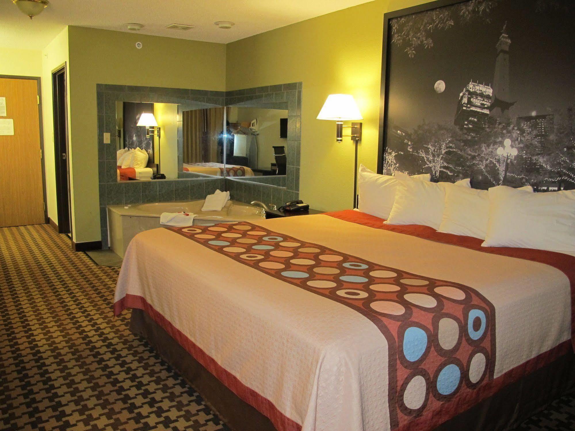 Super 8 By Wyndham Cloverdale In Exterior foto