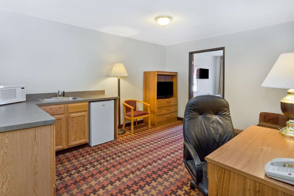Super 8 By Wyndham Cloverdale In Habitación foto